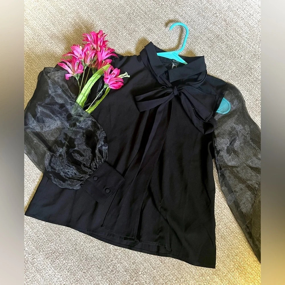 Forever 21 NWT Tie Neck Sheer Sleeve Blouse - Small